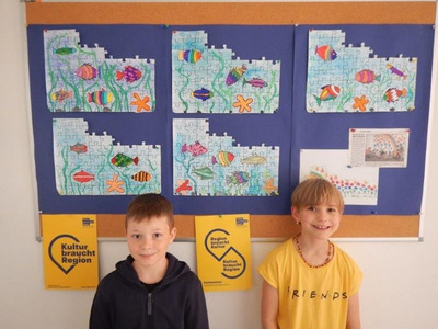 Horn. Projekt „Frische Farben im Puzzlehof“ der Volksschule