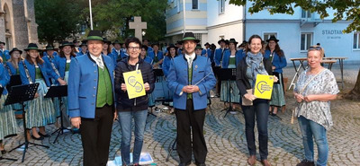 Sankt Valentin. Platzkonzert der Stadtkapelle vor der Stadtpfarrkirche