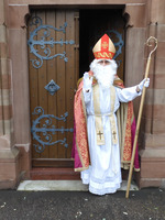 Bräuche_Weihnachten_Nikolaus_©C.Mueller-Pixelio.Bild.JPG Der Nikolaus geht von Haus zu Haus.