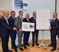 Martin Lammerhuber, Geschäftsführer Kultur.Region.Niederösterreich, Hermann Dikowitsch, Gruppenleiter Kultur, Wissenschaft und Unterricht im Amt der NÖ Landesregierung, LAbg Christoph Kaufmann, Helmut Miernicki, Geschäftsleitung ecoplus, Hubert Schultes, GF NÖ Versicherung, Landtagspräsident Karl Wilfing Foto Richard Marschik