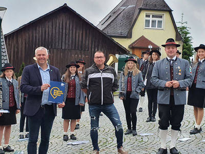 Bad Traunstein. Platzkonzert der Gemeindemusikkapelle